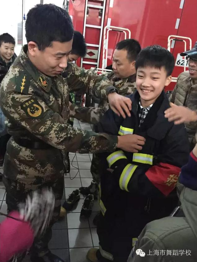 示范校项目系列活动： 生命安全教育篇——我校师生参观梅陇消防支队纪事003.jpg