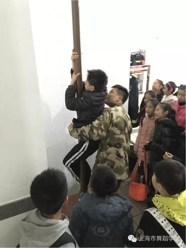 示范校项目系列活动： 生命安全教育篇——我校师生参观梅陇消防支队纪事005.jpg