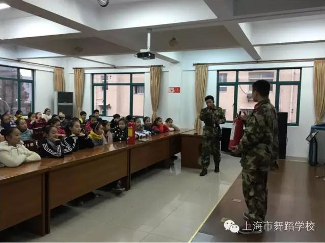 示范校项目系列活动： 生命安全教育篇——我校师生参观梅陇消防支队纪事007.jpg