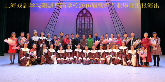 星舞台舞校学子载歌载舞，跨年度毕业公演曲终奏雅006.jpg